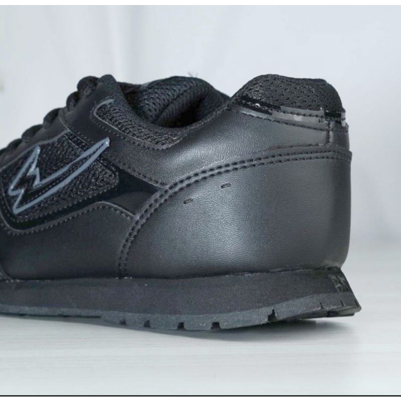 Sepatu Running Eagle Cruze Hitam Hitam Original