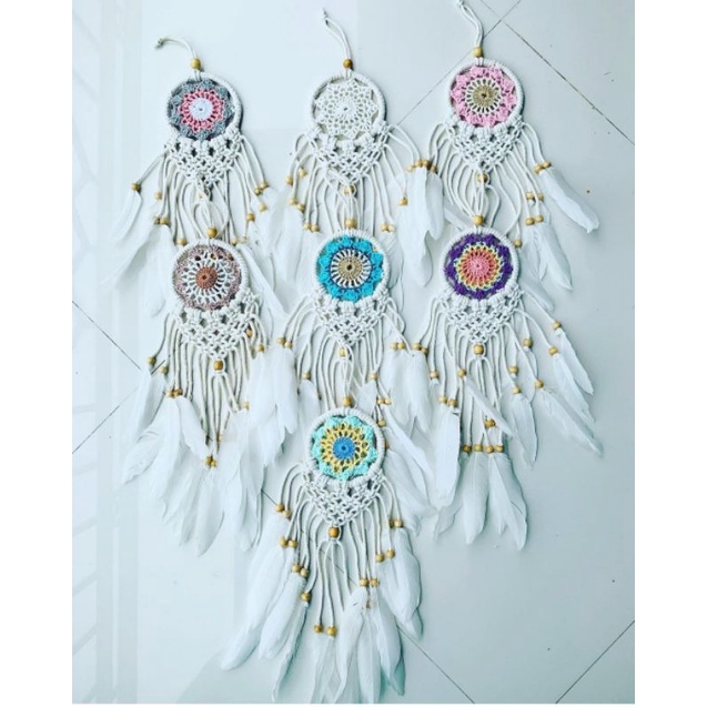 Dreamcatcher / rajut / macrame / 12cm / hiasan dinding / gantungan mobil / penangkap mimpi / bulu