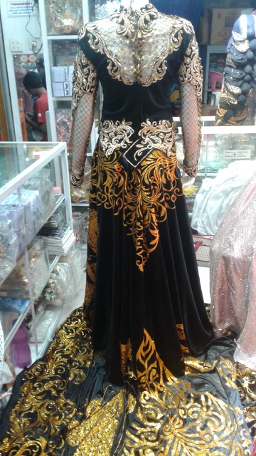 Kebaya bahan bludru prodo/kebaya bludru/kebaya ekor