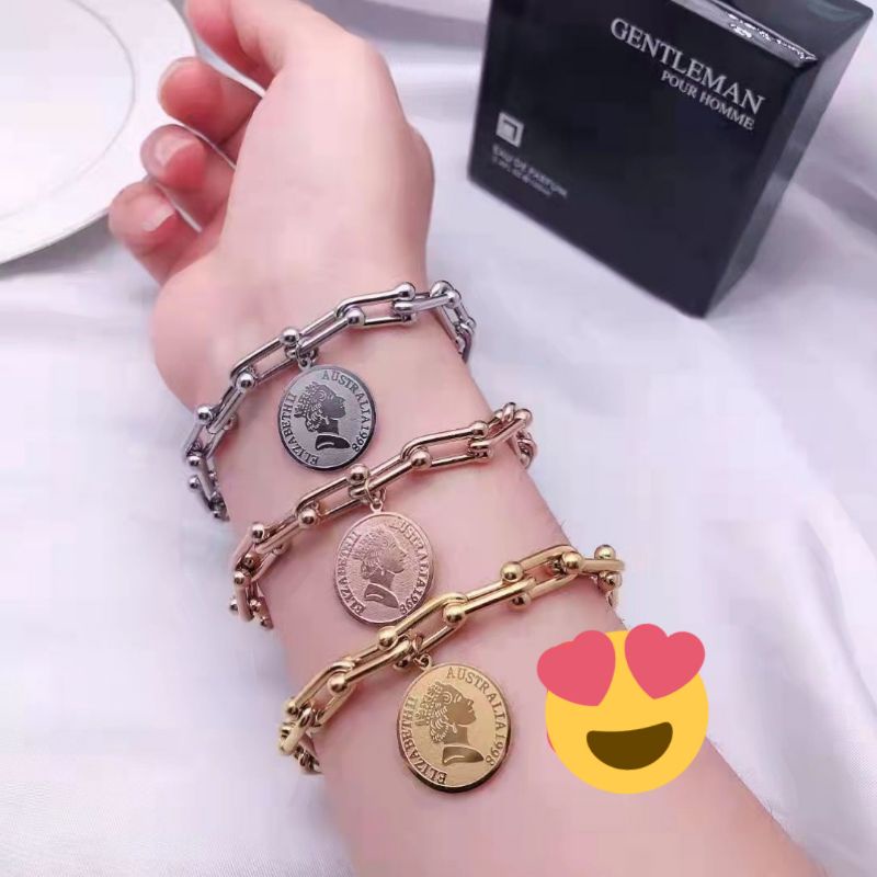 Gelang koin titanium,lagi hits ditoko emas,tidak luntur,aman dpake mandi,sehari hari,kado,pernikahan