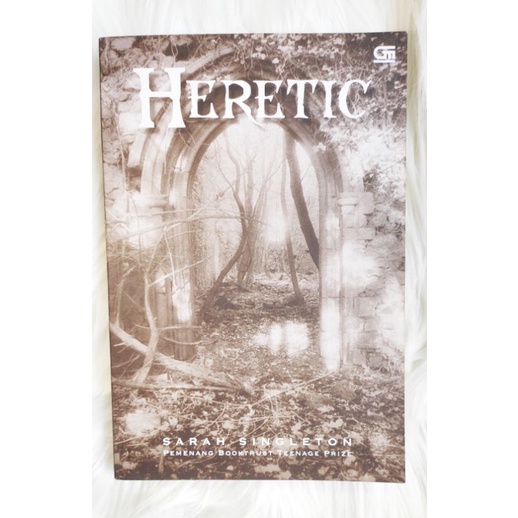 Heretic karya Sarah Singleton