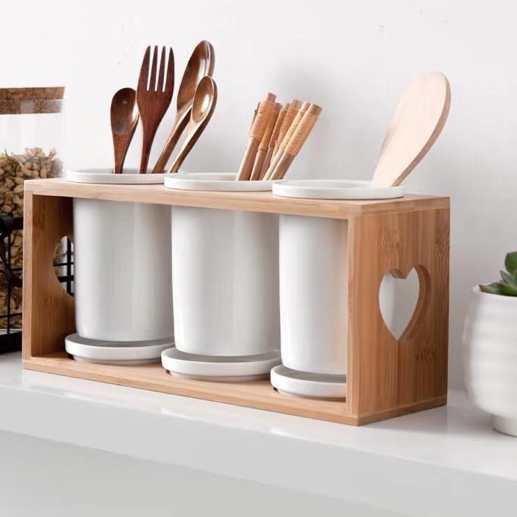 Banyak Dipakai - Tempat Sendok Putih Keramik Plus Kotak Love / Alat makan / Tempat sendok & Garpu