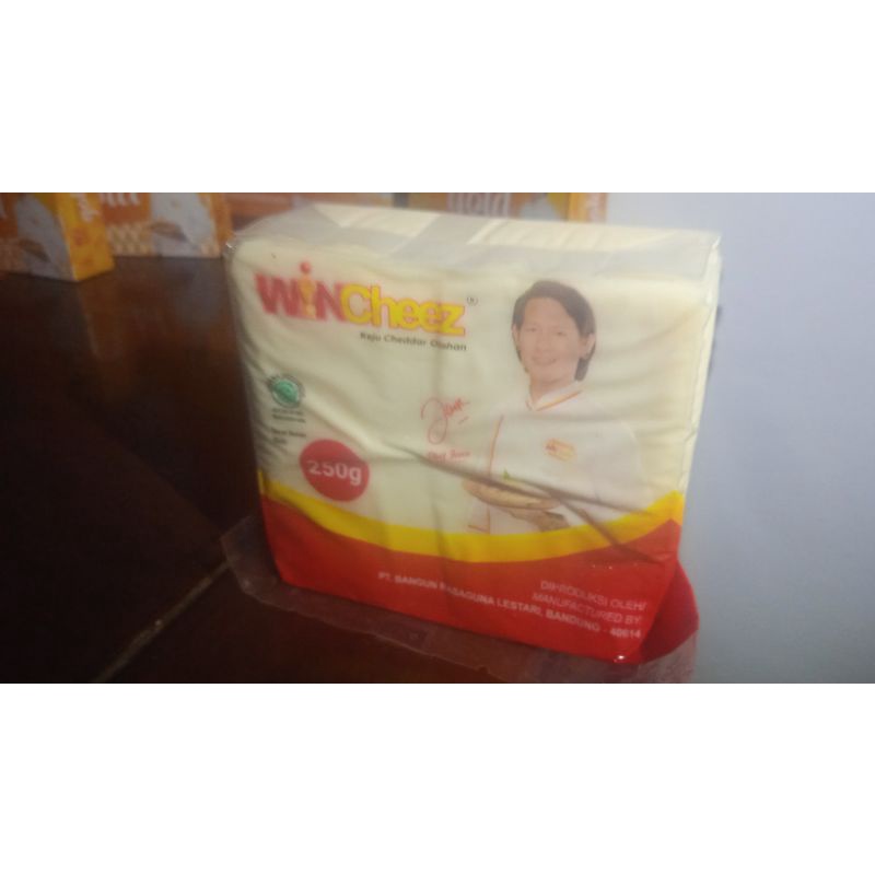 

KEJU CHEDDAR WINCHEEZ REGULER 250 GR