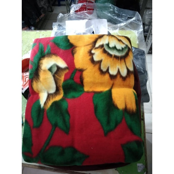 Selimut TebaL KH kembang/Selimut Bulu KAHA motif BUNGA