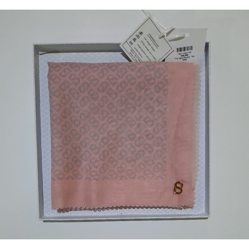 preloved tapis tea rose buttonscarves