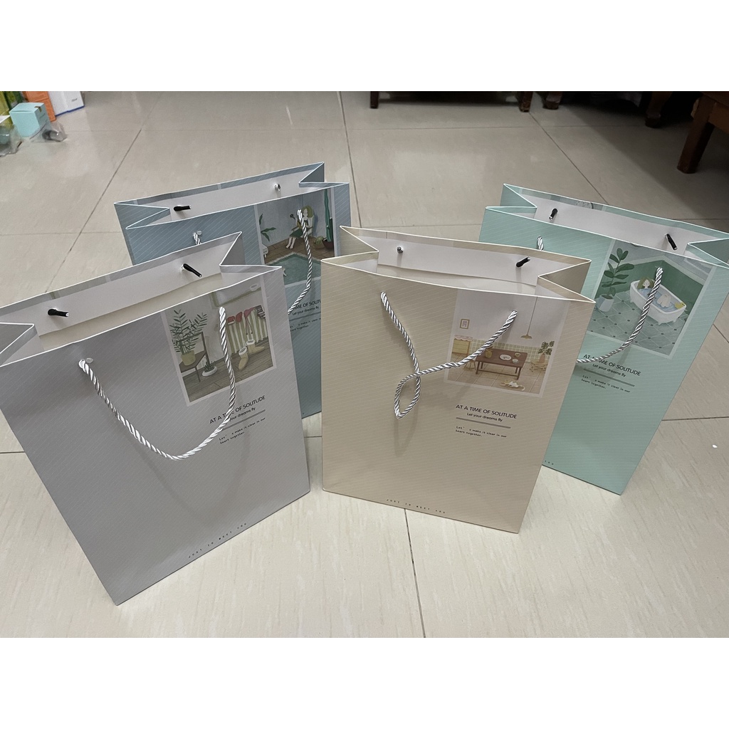 

Paper Bag Tas Bungkus Tempat Kado Hadiah Ulang Tahun Wisuda - Dream