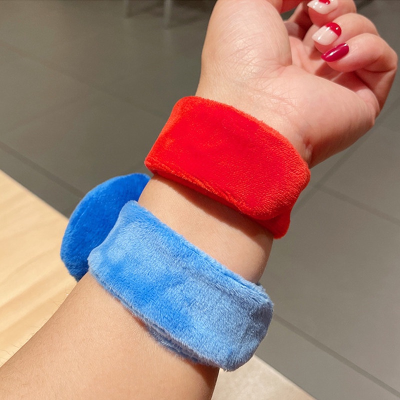 Marvel Gelang Tangan Slap On Model Superhero Iron Man / Spiderman Bahan Plush Untuk Anak