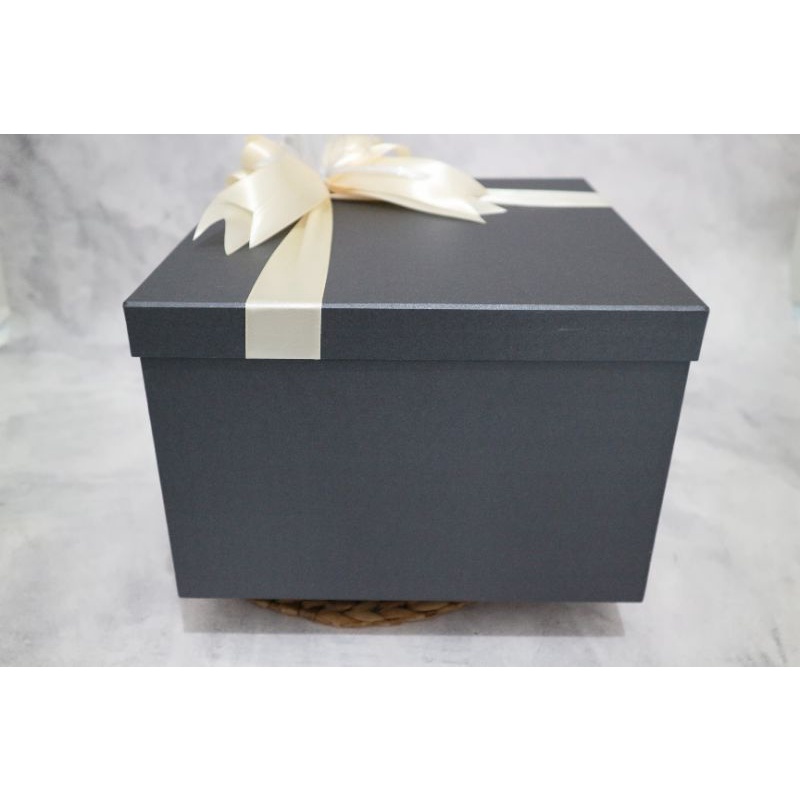 

BOX GIFT BESAR || BOX JUMBO || Panjang 30cm x Lebar 30cm x Tinggi 20cm