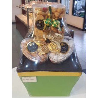 

Parcel Kue Lebaran/Idul Fitri Hampers | Apple Donut Bakery - Paket Ekonomis