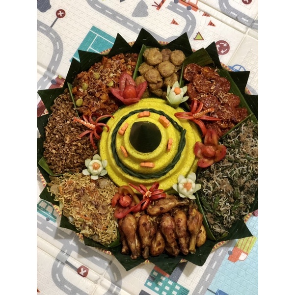 

Tumpeng Nasi Kuning / Tumpeng tampah