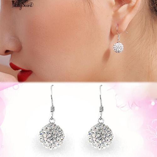 Anting-anting menjuntai Crystal Hook yang terbuat dari kristal perak