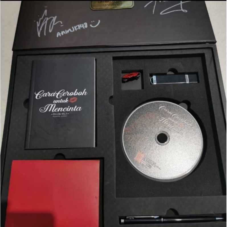 jkt48 deluxe set cara Ceroboh untuk Mencinta /darashinai