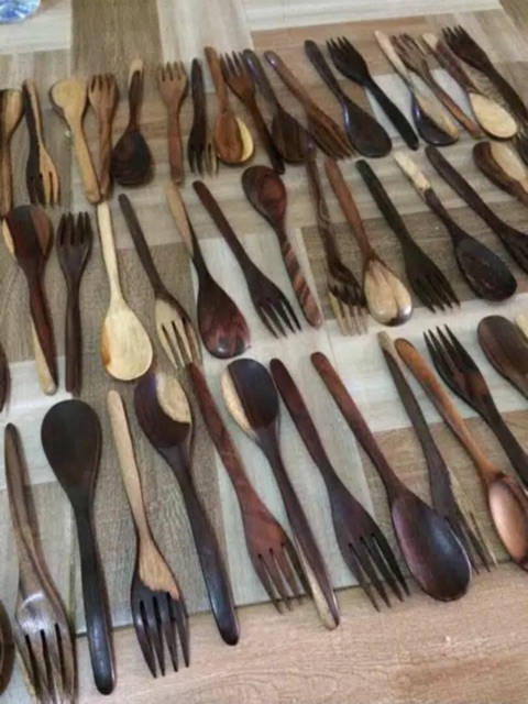 Cutlery set (Sendok, garpu dan pisau kayu  1 set)