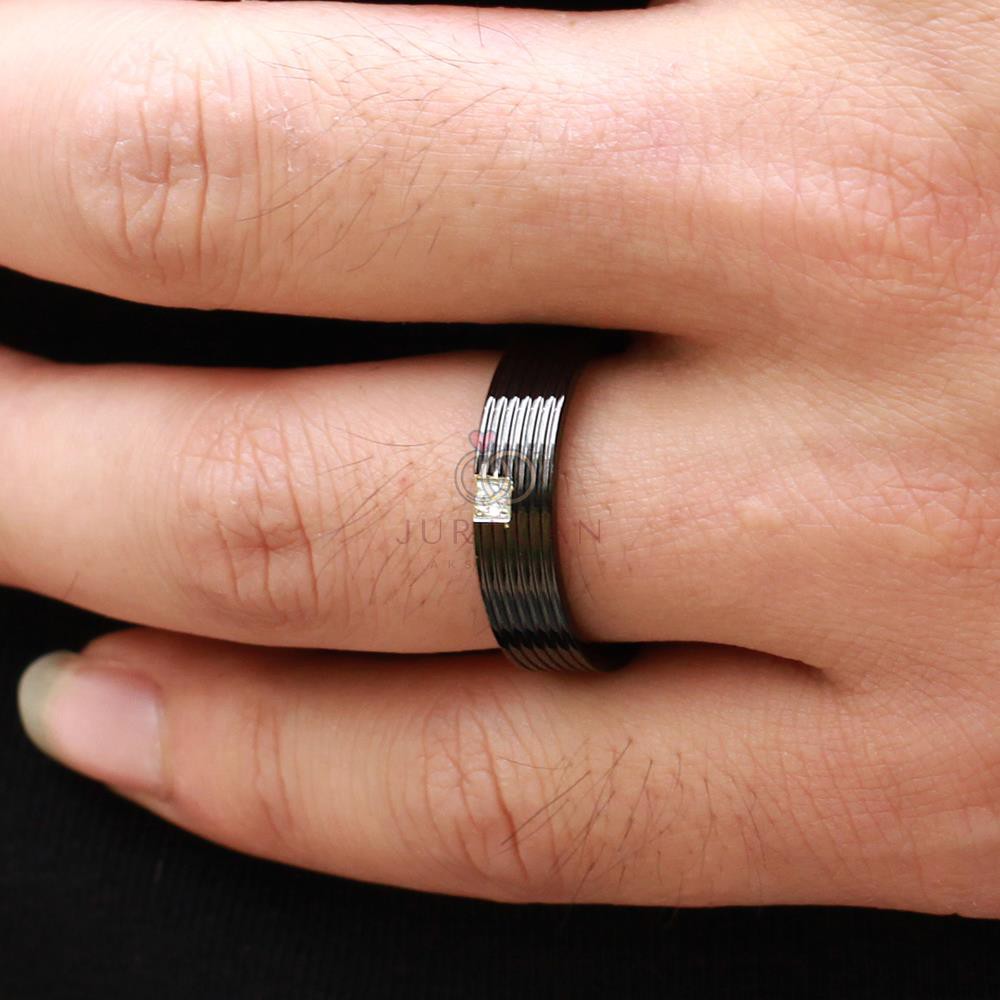 AILOVIU Cincin Couple Romantis R13 Titanium Ukir Nama Black Hitam Mata Unik Pria Wanita Tunangan Paladium Stainless Steel Cubic Zircon