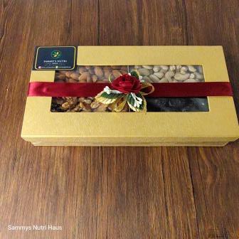 

Gift Box 4 Sections of Roasted Unsalted Nuts / Kado Hamper