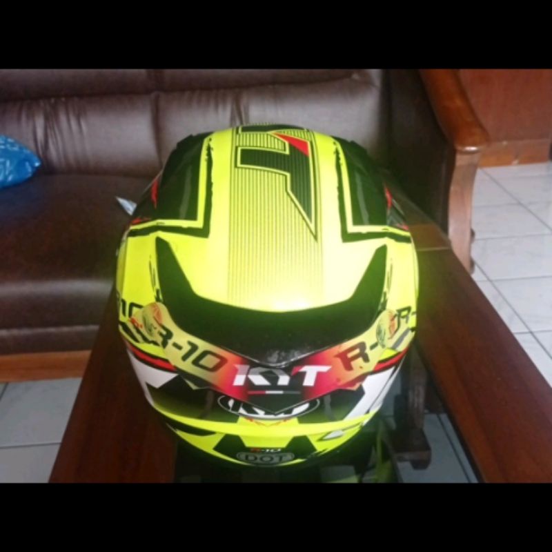 spoiler helm kyt r10 seri 2 yellow(free sticker)