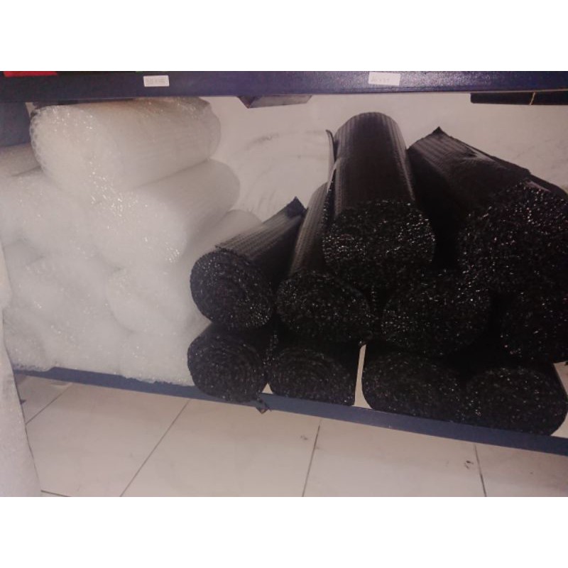

Bubble Wrap Hitam / Putih UK 40 cm x 5 m (please cek Deskripsi produk sebelum cek out)