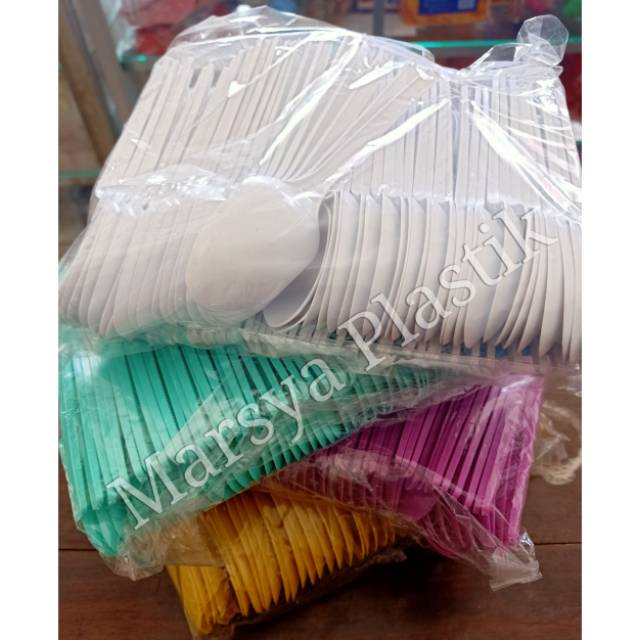 Sendok Makan Putih / Warna