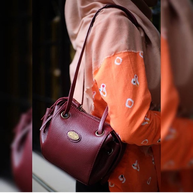 Preloved aira leather bag