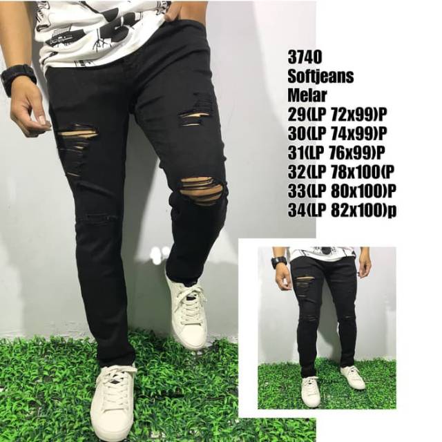 Celana pria hitam sobek