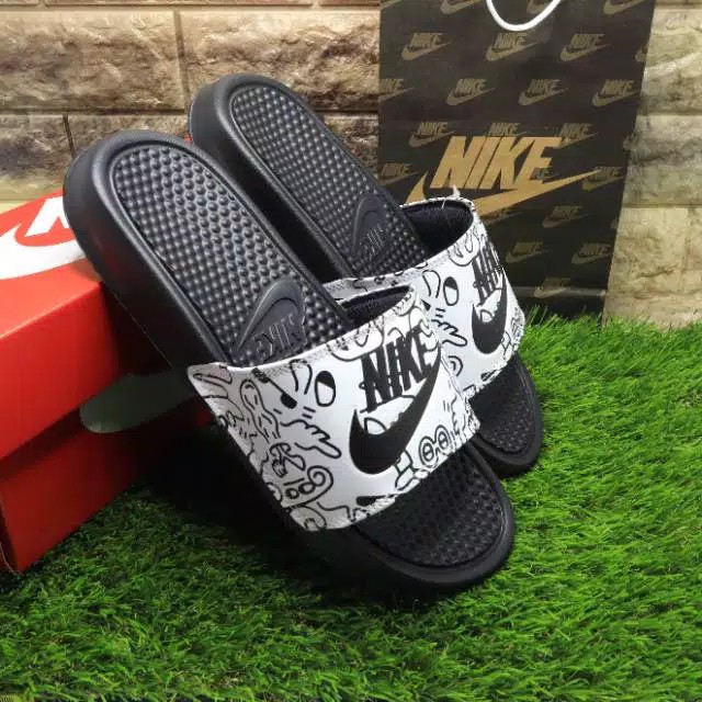 Sandal Sendal Slop Selop Slip On Slide Pria Wanita Cowok Cewek Laki Laki Casual Kekinian Murah Hitam Grafiti