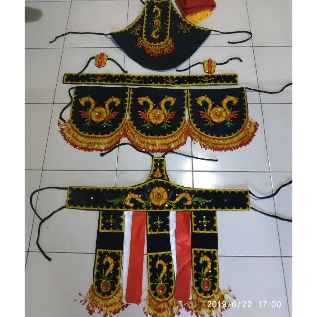 Kostum gandrung dan omprok plasmen banyuwangi