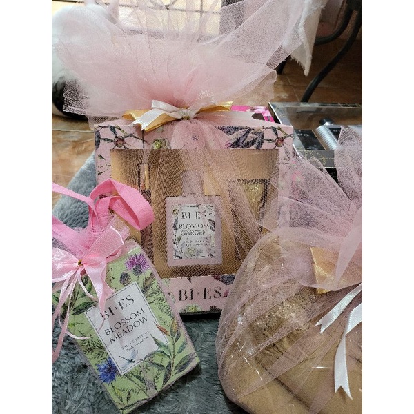 

jasa bungkus hampers/kado