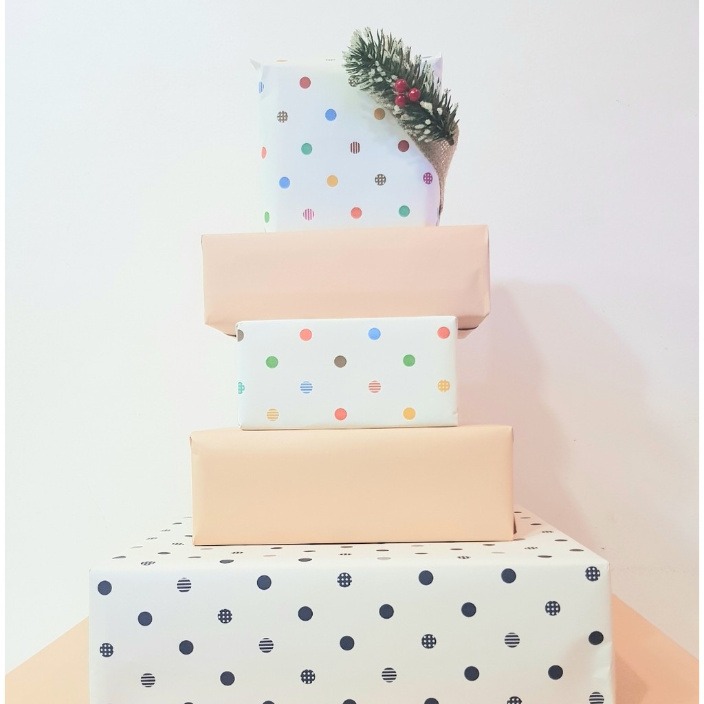 

GIFT WRAPPING & CARD / Bungkus dengan Kertas Kado dan Kartu Ucapan
