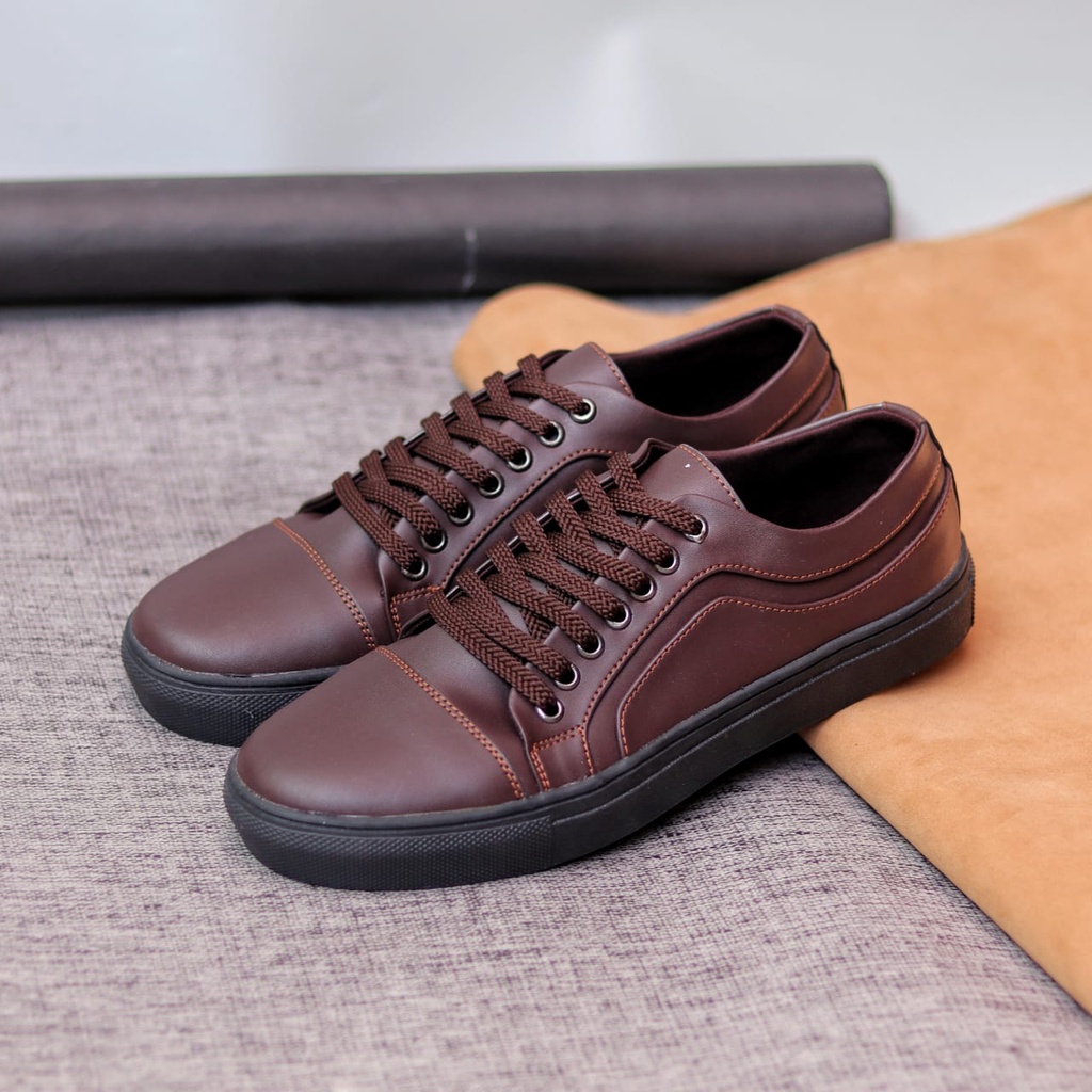 BOAS Sepatu Kasual Sneakers Pria Hitam Tali Trendy Kekinian Simple Murah Anti Slip