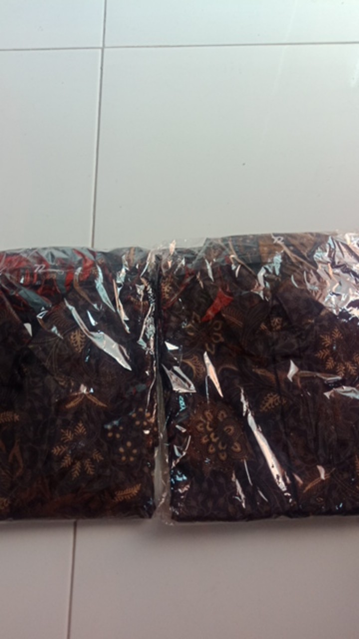 Kemeja Batik Pria Lengan Panjang Premium Motif Kembang Setaman Hitam 725159 Cap 72