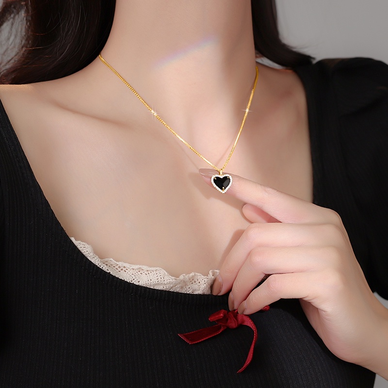 Kalung Liontin Bentuk Hati Bahan Zirkon Warna Hitam Gaya Korea Untuk Wanita