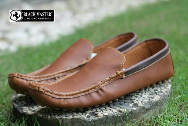 SEPATU SANTAI KULIT KEKINIAN BLACKMASTER MOCCASIN