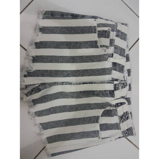 Celana pendek zara