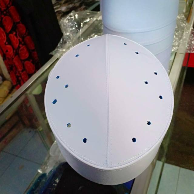 Peci fiber kain putih mengkilap