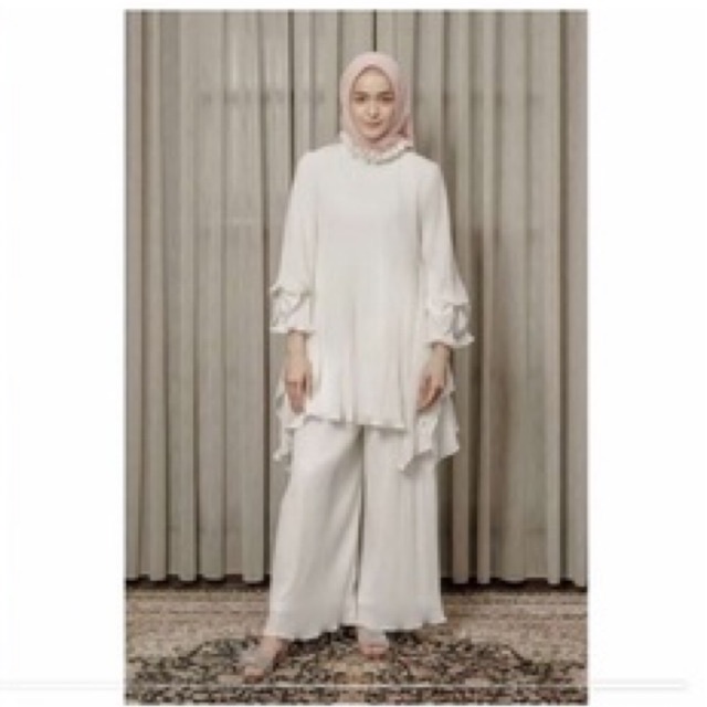 Preloved Hijabchic Lakia Broken white Top (pesenan kak vanda)