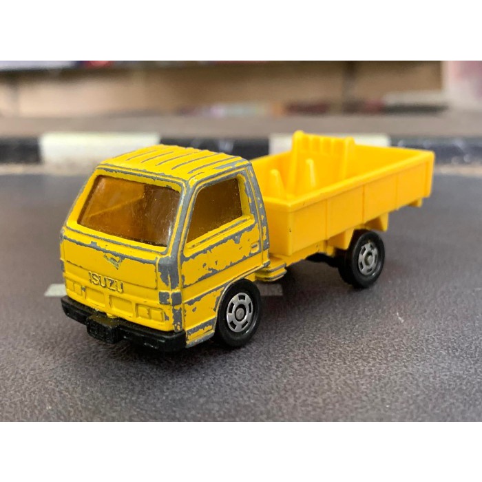 Vintage Tomica 32 Isuzu Elf Made in Japan No Box