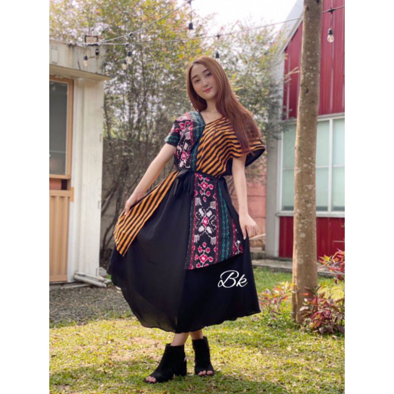 Atasan Wanita Tunik batik Tenun Etnik. Tunik Etnik. Tunik Batik. Tunik Cantik. Tunik Tenun Terbaru