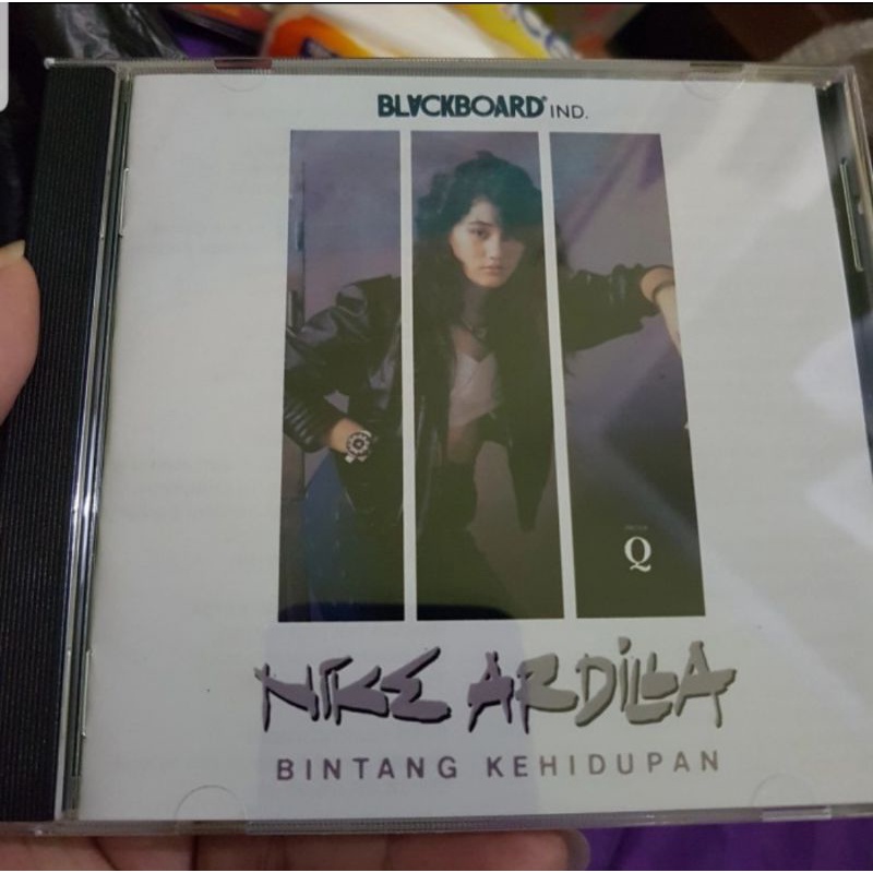 NIKE ARDILLA BINTANG KEHIDUPAN