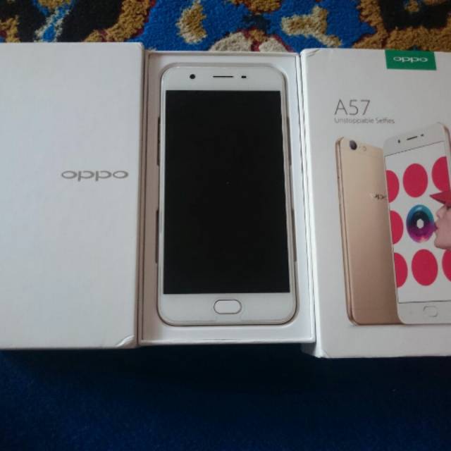 Oppo A57 like new beli agustus 2017