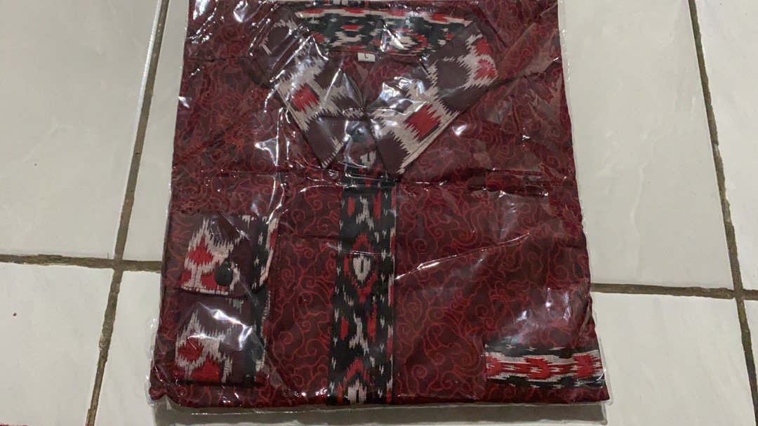 Kemeja Batik Mega Mendung Merah | Lengan Panjang | Atasan Pria Batik Modern