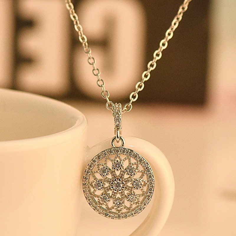 [Ready Stock]Fashionable Elegant 18K Gold Plated Diamond Necklace Pendant