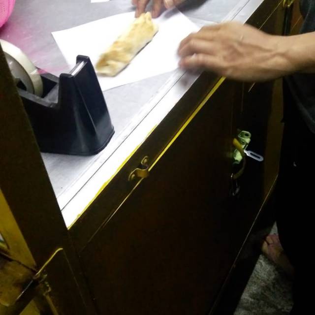 

Kertas pembungkus kebab kecil ukuran 20cm X 21cm