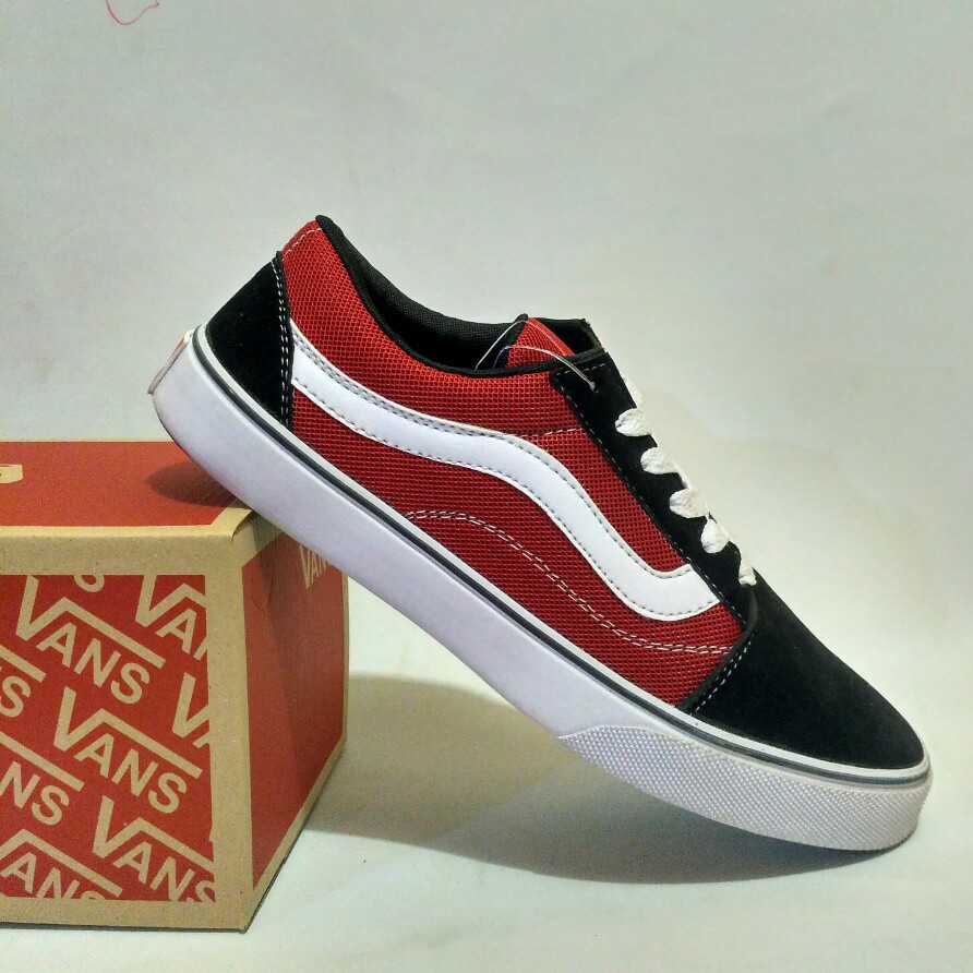 SEPATU VANS OLD SKOOL BLACK RED