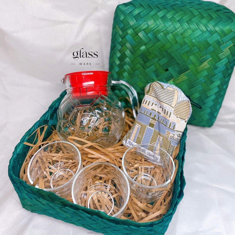 

Hampers Idul Adha / Hampers Lebaran Gift Set Graduation Sajadah + Teko Bola + 3 Gelas Kaca Premium