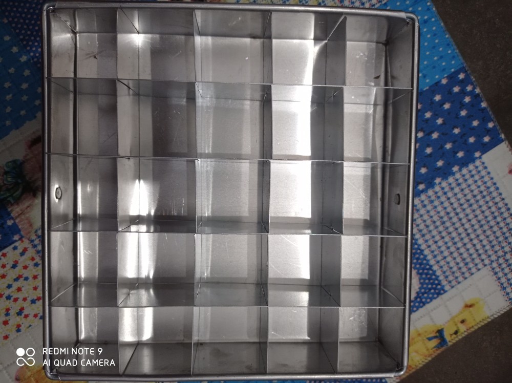 Loyang Sekat 24*24*4/25*25*4cm(khusus)