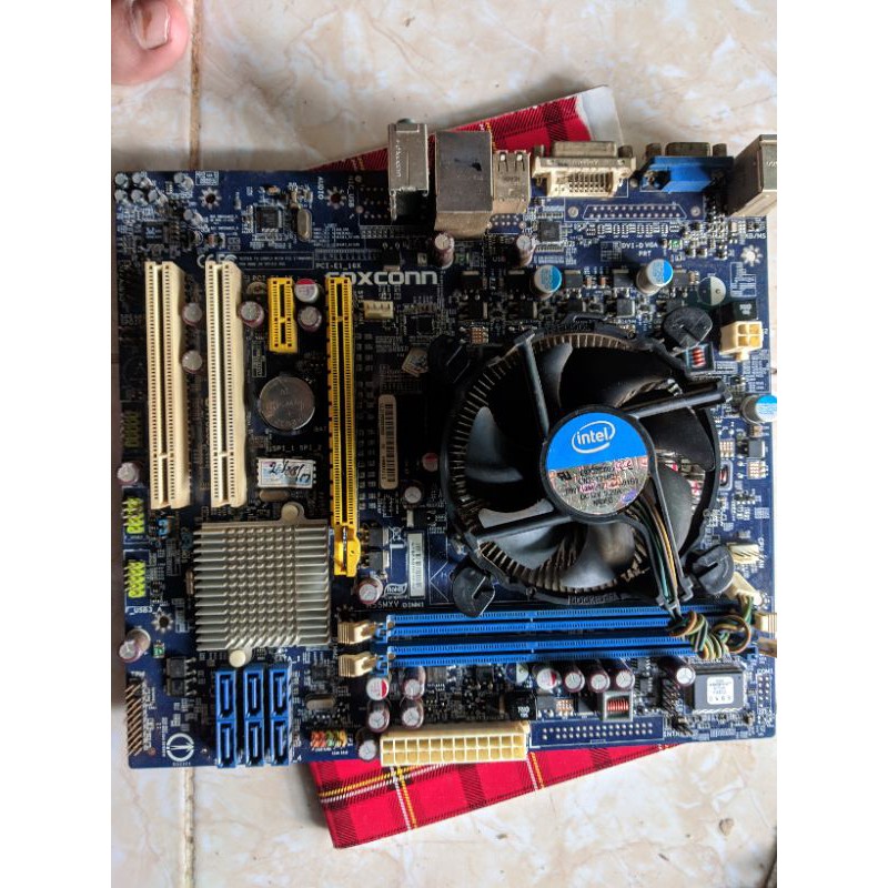 Paketan mobo H55(Foxconn) Socket 1156+Proci Intel i5 750