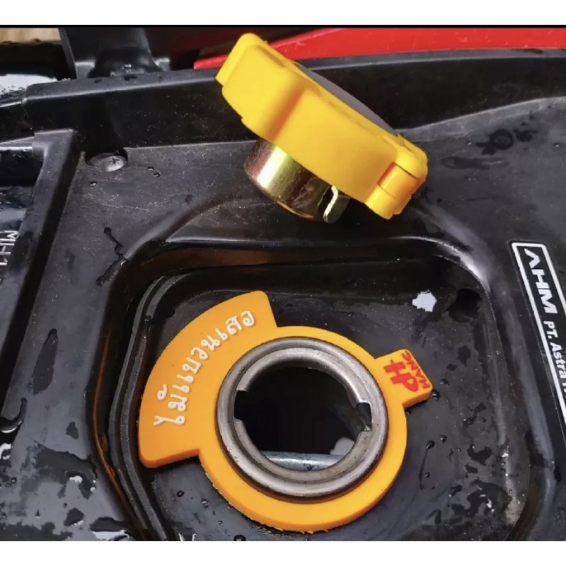 PAKET TUTUP TANGKI BENSIN IMPORT DAN KARET TUTUP TANGKI BENSIN UNIVERSAL VARIO 125 150 BEAT SCOOPY AEROX MIO