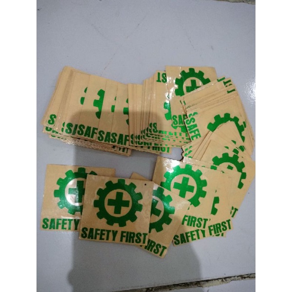 ((SAFETY FIRST)) STICKER MENYALA HELM SAFETY UKURAN BESAR 7X7 CM