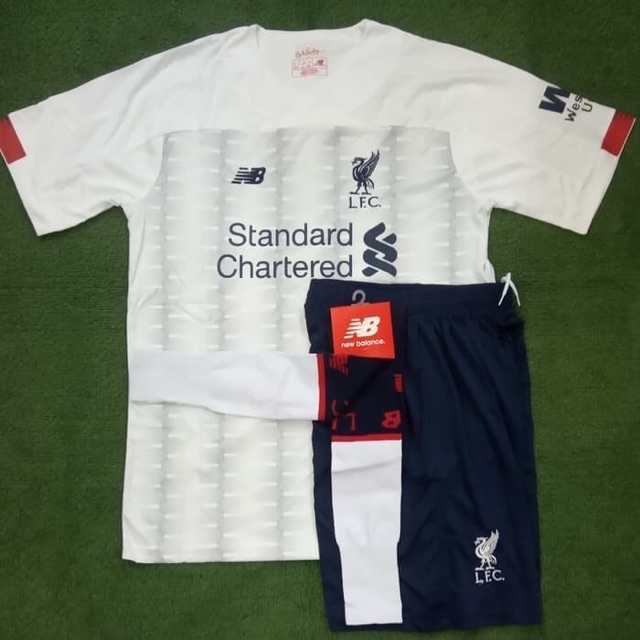 Stelan Jersey Baju  Celana Bola  Liverpool Away Putih 