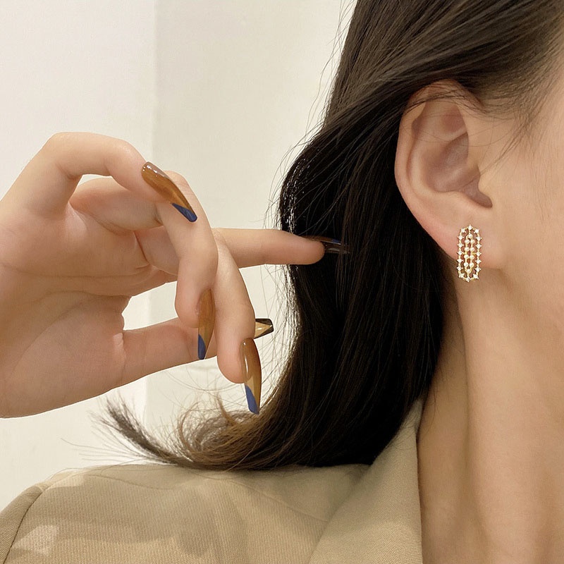 Anting Tusuk Bentuk Geometri Aksen Mutiara Bahan 925 silver